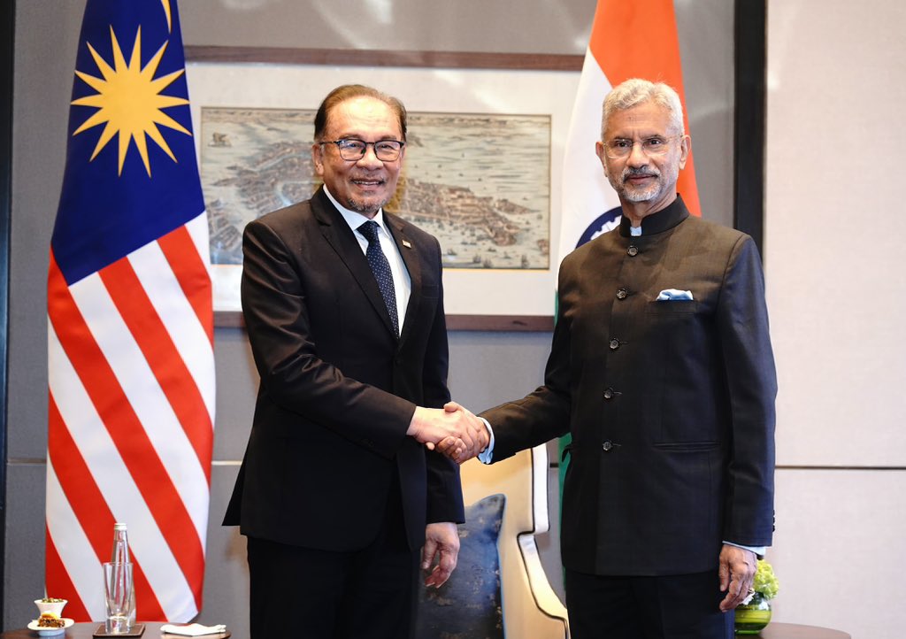 H.E. Dr. S. Jaishankar, External Affair Minister of India, called on H.E.Dato' Seri Anwar Ibrahim, Prime Minister of Malaysia, during his State visit to India on 20 August 2024.