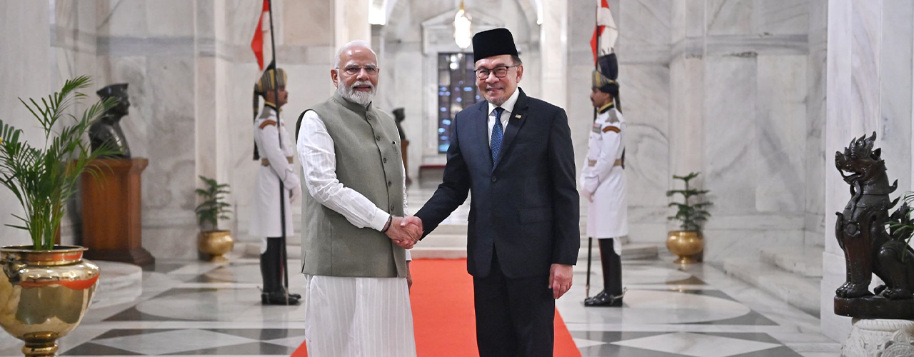 H.E. Shri Narendra Modi, Prime Minister of India received H.E.Dato’ Seri Anwar Ibrahim, Prime Minister of Malaysia, in a ceremonial welcome at Rashtrapati Bhawan (President House), New Delhi.