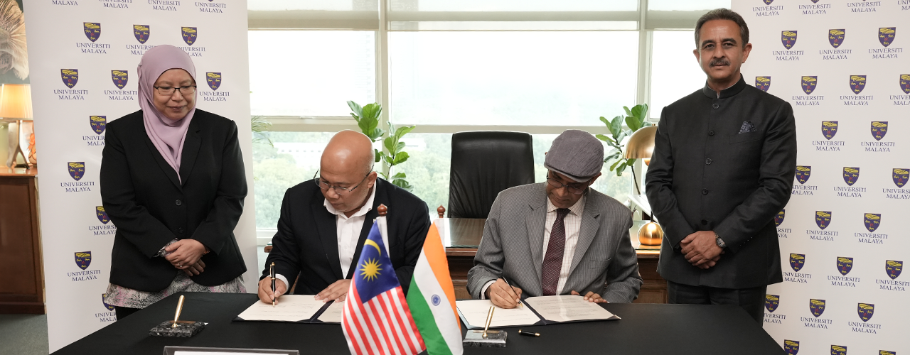 H.E. Shri Kirti Vardhan Singh, Hon'ble Minister of State for External Affairs and Minister of Environment, Forest and Climate Change witnessed the signing of MoA between Indian Council of Cultural Relation and University Malaya for set up of Tiruvalluvar Chair of Indian Studies at University Malaya