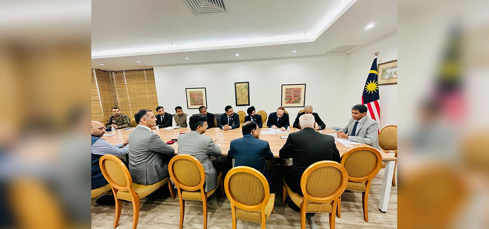 High Commissioner meeting defence industry delegation from  Society of Indian  Defence Manufacturers (SIDM) led by Shri Sanjay Mehrishi, DDG (Export) 